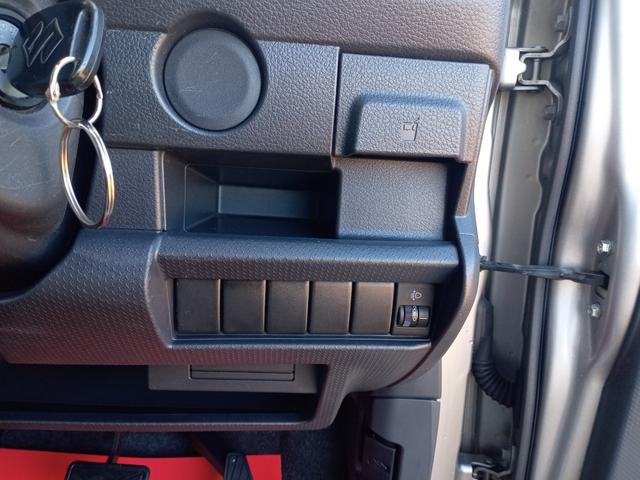 ハスラー Ａ　キーレスエントリー　ＣＶＴ　盗難防止システム　ＡＢＳ　ＣＤ　Ｂｌｕｅｔｏｏｔｈ　衝突安全ボディ　エアコン　パワーステアリング　パワーウィンドウ（7枚目）