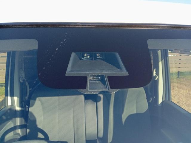 スペーシア Ｘリミテッド　両側電動スライドドア　衝突被害軽減システム　ＨＩＤ　スマートキー　アイドリングストップ　シートヒーター　ベンチシート　ＣＶＴ　盗難防止システム　ＡＢＳ　ＥＳＣ　ＣＤ　ＵＳＢ　Ｂｌｕｅｔｏｏｔｈ（27枚目）