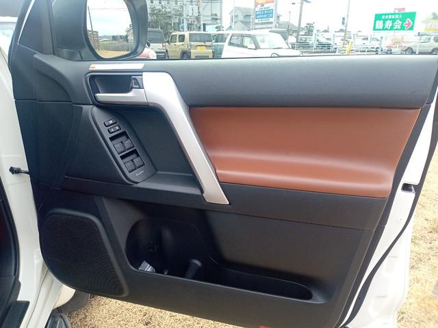 �p���[�E�B���h�E�̃X�C�b�`�ł���B�^�]�Ȃɋ��Ȃ��瑋���J���߂̃R���g���[���ł��܂���B