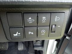 接触を未然に防ぐ、クリアランスソナー搭載です。車を守るためには必須のアイテムですね。 6