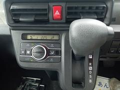 気温に合わせて直感的に操作することで、車内をいつでも快適に保てます。 7