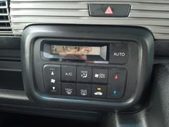 気温に合わせて直感的に操作することで、車内をいつでも快適に保てます。 4