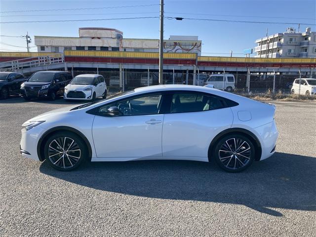 プリウス Ｚ　展示・試乗車　ワンオーナー　記録簿　衝突被害軽減システム　アイドリングストップ　横滑り防止機能　メモリーナビ　フルセグ　バックカメラ　スマートキー　キーレス　ＥＴＣ　ＬＥＤヘッドランプ　アルミホイール（4枚目）