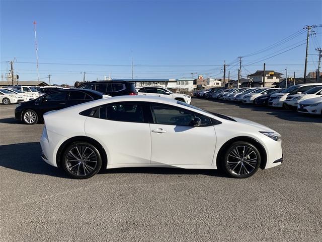 プリウス Ｚ　展示・試乗車　ワンオーナー　記録簿　衝突被害軽減システム　アイドリングストップ　横滑り防止機能　メモリーナビ　フルセグ　バックカメラ　スマートキー　キーレス　ＥＴＣ　ＬＥＤヘッドランプ　アルミホイール（5枚目）