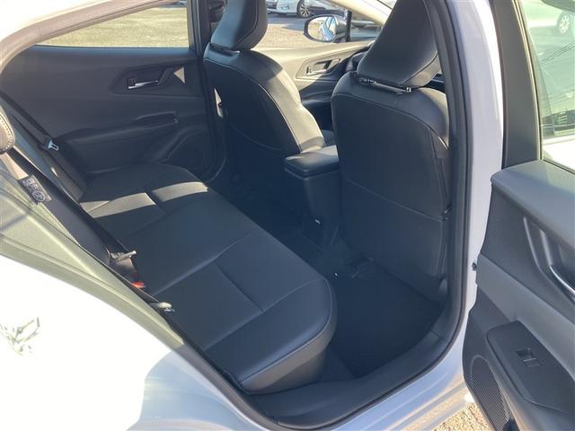 プリウス Ｚ　展示・試乗車　ワンオーナー　記録簿　衝突被害軽減システム　アイドリングストップ　横滑り防止機能　メモリーナビ　フルセグ　バックカメラ　スマートキー　キーレス　ＥＴＣ　ＬＥＤヘッドランプ　アルミホイール（10枚目）