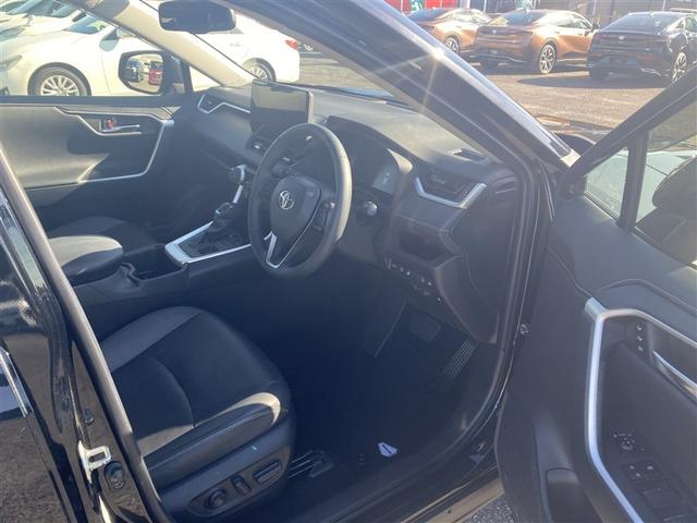 ＲＡＶ４ Ｇ　ワンオーナー　記録簿　衝突被害軽減システム　アイドリングストップ　横滑り防止機能　フルセグ　バックカメラ　スマートキー　キーレス　ＥＴＣ　オートクルーズコントロール　ＬＥＤヘッドランプ　４ＷＤ（9枚目）