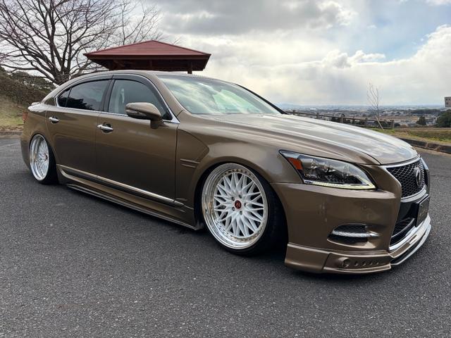 ���[�Ԏ��ɂ̓I�C�������E�G�������g�������n�߂Ƃ��܂��āA�x���g�ނ⑫���Ȃǎԓ��̓d���܂ŁA�ׂ����`�F�b�N�����Ē����܂��B