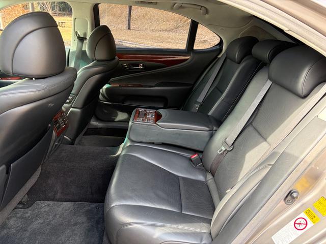 ���[�ԑO�ɓ��X�ł͂Q�������m�ɂ��[�ԑO�_���������Ē����Ă���܂��B�i�w��F�؍H��Q�|�P�P�T�R�j