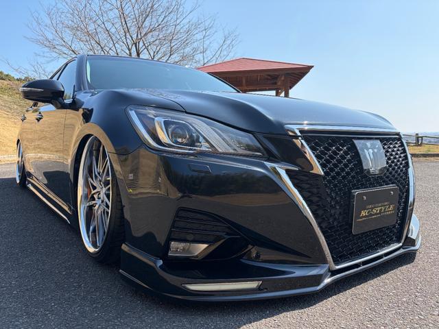 ���[�Ԏ��ɂ̓I�C�������E�G�������g�������n�߂Ƃ��܂��āA�x���g�ނ⑫���Ȃǎԓ��̓d���܂ŁA�ׂ����`�F�b�N�����Ē����܂��B