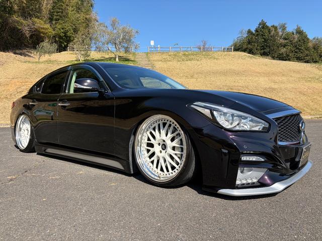 フーガ 370GT タイプS 後期型・サンルーフ・黒革シート・社外フルエアロ・WORK21インチAW・カズサスエアサス・社外リアマフラー・純正ナビ・シートヒーター・バックカメラ・ドラレコ・Bluetooth・ETC(4枚目)