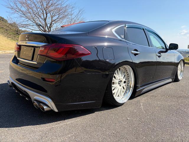 フーガ 370GT タイプS 後期型・サンルーフ・黒革シート・社外フルエアロ・WORK21インチAW・カズサスエアサス・社外リアマフラー・純正ナビ・シートヒーター・バックカメラ・ドラレコ・Bluetooth・ETC(6枚目)