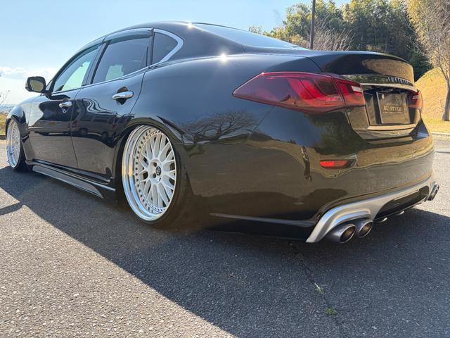 フーガ 370GT タイプS 後期型・サンルーフ・黒革シート・社外フルエアロ・WORK21インチAW・カズサスエアサス・社外リアマフラー・純正ナビ・シートヒーター・バックカメラ・ドラレコ・Bluetooth・ETC(8枚目)