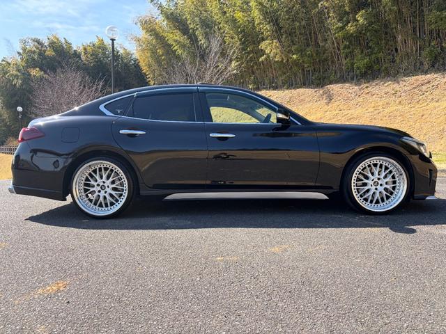 フーガ 370GT タイプS 後期型・サンルーフ・黒革シート・社外フルエアロ・WORK21インチAW・カズサスエアサス・社外リアマフラー・純正ナビ・シートヒーター・バックカメラ・ドラレコ・Bluetooth・ETC(14枚目)