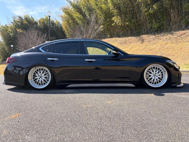 フーガ 370GT タイプS 後期型・サンルーフ・黒革シート・社外フルエアロ・WORK21インチAW・カズサスエアサス・社外リアマフラー・純正ナビ・シートヒーター・バックカメラ・ドラレコ・Bluetooth・ETC(15枚目)