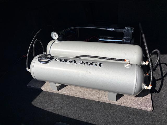 フーガ 370GT タイプS 後期型・サンルーフ・黒革シート・社外フルエアロ・WORK21インチAW・カズサスエアサス・社外リアマフラー・純正ナビ・シートヒーター・バックカメラ・ドラレコ・Bluetooth・ETC(24枚目)