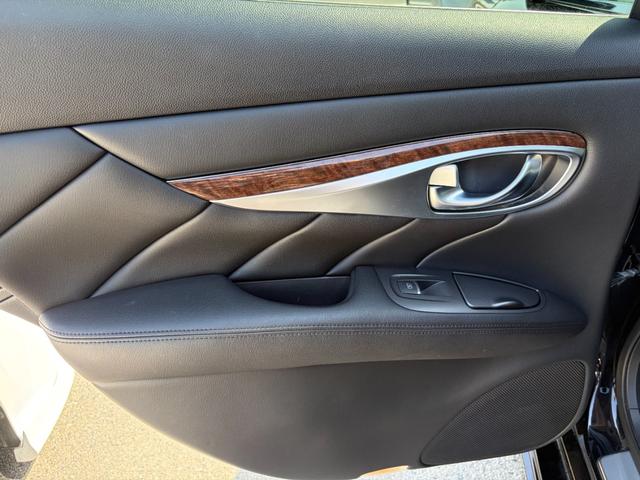 フーガ 370GT タイプS 後期型・サンルーフ・黒革シート・社外フルエアロ・WORK21インチAW・カズサスエアサス・社外リアマフラー・純正ナビ・シートヒーター・バックカメラ・ドラレコ・Bluetooth・ETC(31枚目)