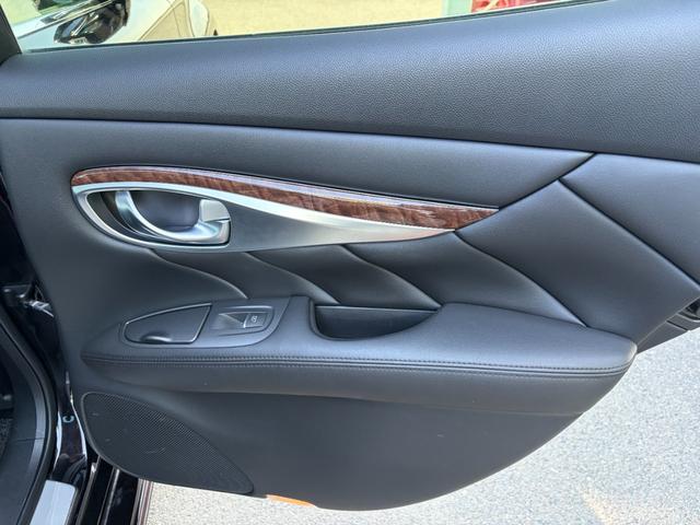 フーガ 370GT タイプS 後期型・サンルーフ・黒革シート・社外フルエアロ・WORK21インチAW・カズサスエアサス・社外リアマフラー・純正ナビ・シートヒーター・バックカメラ・ドラレコ・Bluetooth・ETC(37枚目)