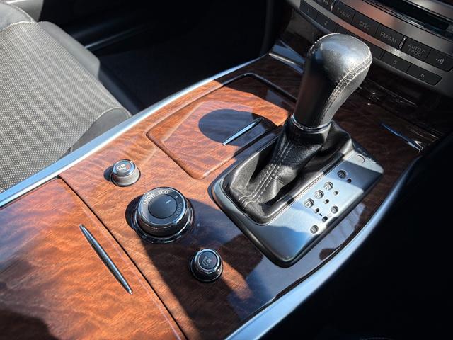 フーガ 370GT タイプS 後期型・サンルーフ・黒革シート・社外フルエアロ・WORK21インチAW・カズサスエアサス・社外リアマフラー・純正ナビ・シートヒーター・バックカメラ・ドラレコ・Bluetooth・ETC(48枚目)