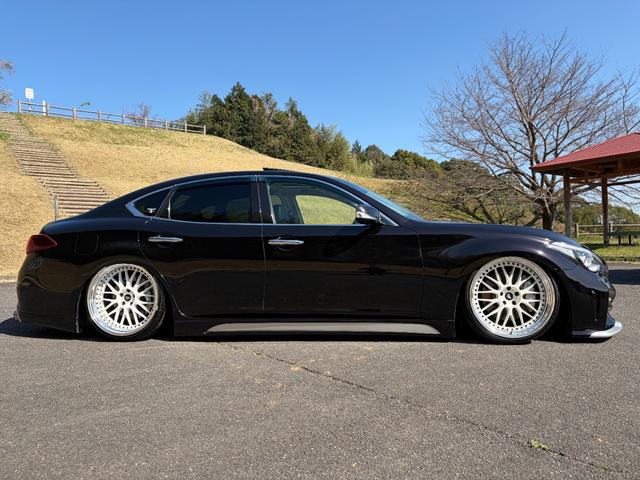 フーガ 370GT タイプS 後期型・サンルーフ・黒革シート・社外フルエアロ・WORK21インチAW・カズサスエアサス・社外リアマフラー・純正ナビ・シートヒーター・バックカメラ・ドラレコ・Bluetooth・ETC(66枚目)