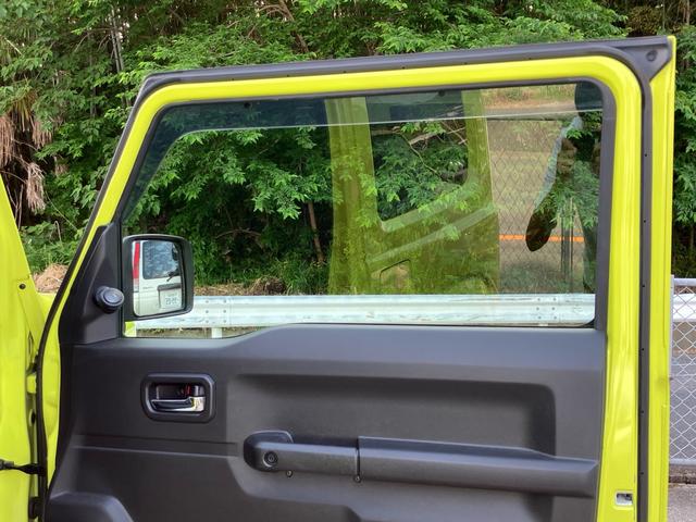 ジムニー ＸＣ　ナビ・フルセグＴＶ　Ｂｌｕｅｔｏｏｔｈ接続　レーンアシスト　ＬＥＤヘッドランプ　スマートキー　４ＷＤ　ＣＤ再生　純正マフラー有　純正グレード有　天井塗装　アルミホイール（12枚目）