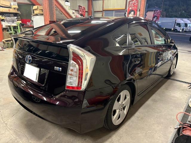 プリウス Ｓ　ローダウン／ＥＴＣ／バックカメラ／Ｂｌｕｅｔｏｏｔｈ接続／ナビ・テレビ／スマートキー／プッシュスタート／ＣＤ・ＤＶＤ再生／車検令和９年３月（3枚目）