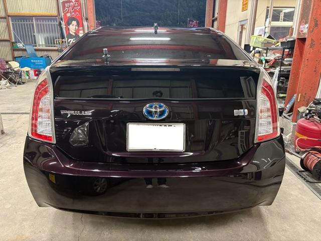 プリウス Ｓ　ローダウン／ＥＴＣ／バックカメラ／Ｂｌｕｅｔｏｏｔｈ接続／ナビ・テレビ／スマートキー／プッシュスタート／ＣＤ・ＤＶＤ再生／車検令和９年３月（4枚目）