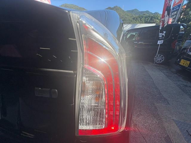 プリウス Ｓ　ローダウン／ＥＴＣ／バックカメラ／Ｂｌｕｅｔｏｏｔｈ接続／ナビ・テレビ／スマートキー／プッシュスタート／ＣＤ・ＤＶＤ再生／車検令和９年３月（9枚目）