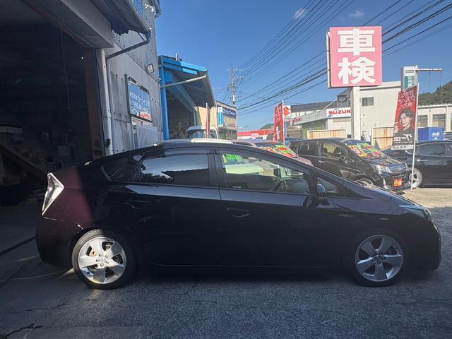 プリウス Ｓ　ローダウン／ＥＴＣ／バックカメラ／Ｂｌｕｅｔｏｏｔｈ接続／ナビ・テレビ／スマートキー／プッシュスタート／ＣＤ・ＤＶＤ再生／車検令和９年３月（17枚目）