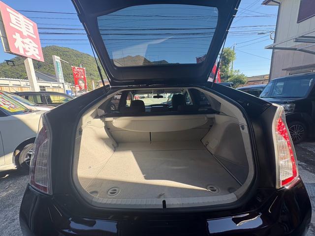 プリウス Ｓ　ローダウン／ＥＴＣ／バックカメラ／Ｂｌｕｅｔｏｏｔｈ接続／ナビ・テレビ／スマートキー／プッシュスタート／ＣＤ・ＤＶＤ再生／車検令和９年３月（27枚目）