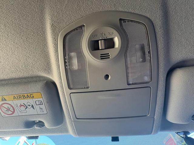 プリウス Ｓ　ローダウン／ＥＴＣ／バックカメラ／Ｂｌｕｅｔｏｏｔｈ接続／ナビ・テレビ／スマートキー／プッシュスタート／ＣＤ・ＤＶＤ再生／車検令和９年３月（29枚目）