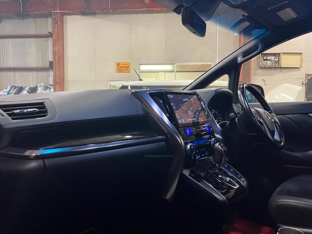 ヴェルファイア ２．５Ｚ　Ａエディション　ゴールデンアイズ　ＴＲＤエアロ・マフラー／１１インチアルパインナビ／１２．８インチアルパイン後席モニタ／Ｂｌｕｅｔｏｏｔｈ接続／両側電動スライドドア／ＥＴＣ／ＣＤ・ＤＶＤ再生／スマートキー／１８インチアルミホイール（31枚目）