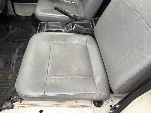 サンバートラック ＴＢ　ＡＴ　エアコン　パワーステアリング　運転席エアバッグ　カセット（28枚目）