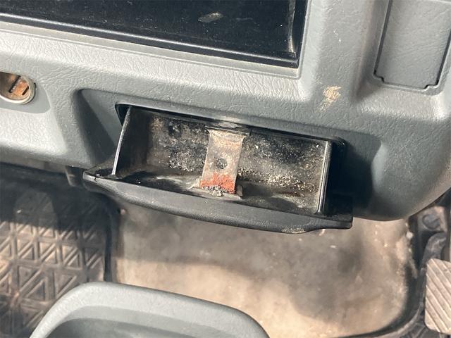 クリッパートラック 　ＭＴ　ＥＴＣ　エアコン　パワーステアリング　運転席エアバッグ（31枚目）