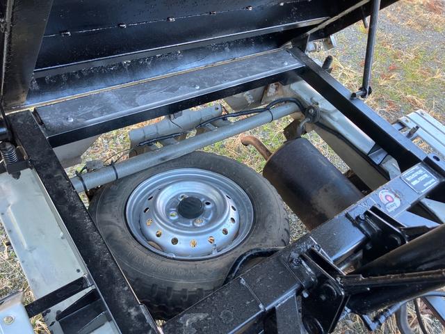 キャリイトラック KU エアコン・パワステ 3方開 4WD ダンプ 5速マニュアル車 ラジオ(8枚目)