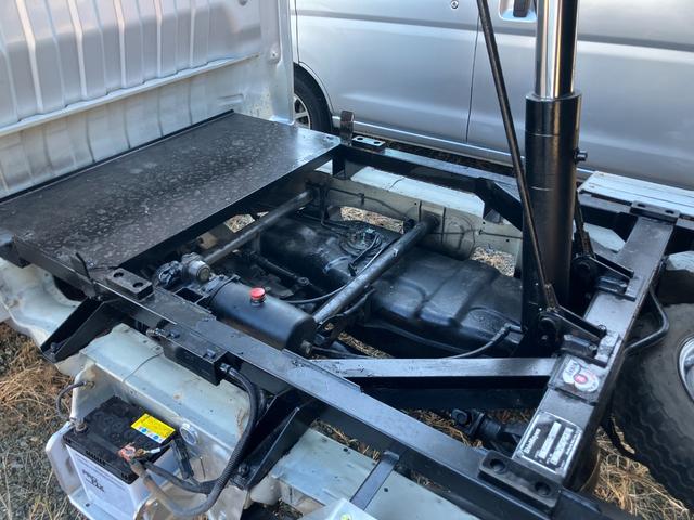 キャリイトラック KU エアコン・パワステ 3方開 4WD ダンプ 5速マニュアル車 ラジオ(11枚目)