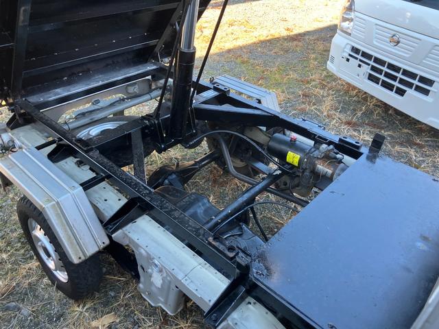 キャリイトラック KU エアコン・パワステ 3方開 4WD ダンプ 5速マニュアル車 ラジオ(12枚目)