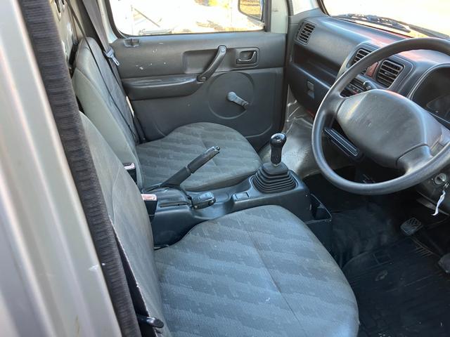 キャリイトラック KU エアコン・パワステ 3方開 4WD ダンプ 5速マニュアル車 ラジオ(16枚目)