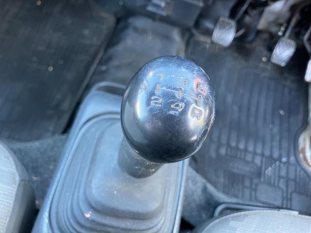 キャリイトラック KU エアコン・パワステ 3方開 4WD ダンプ 5速マニュアル車 ラジオ(19枚目)