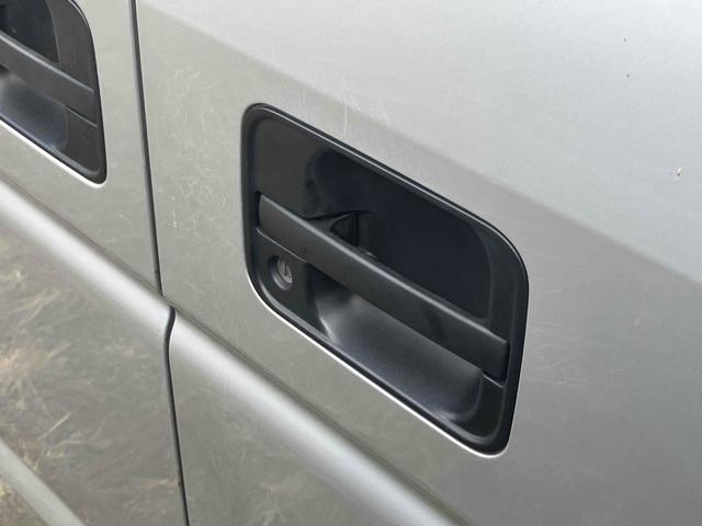 エブリイ ＰＣ　４ＷＤ　軽バン　ＡＴ　両側スライドドア　キーレスエントリー　盗難防止システム　エアコン　パワーステアリング　パワーウィンドウ　運転席エアバッグ　助手席エアバッグ（9枚目）