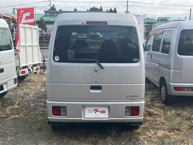 エブリイ ＰＣ　４ＷＤ　軽バン　ＡＴ　両側スライドドア　キーレスエントリー　盗難防止システム　エアコン　パワーステアリング　パワーウィンドウ　運転席エアバッグ　助手席エアバッグ（17枚目）
