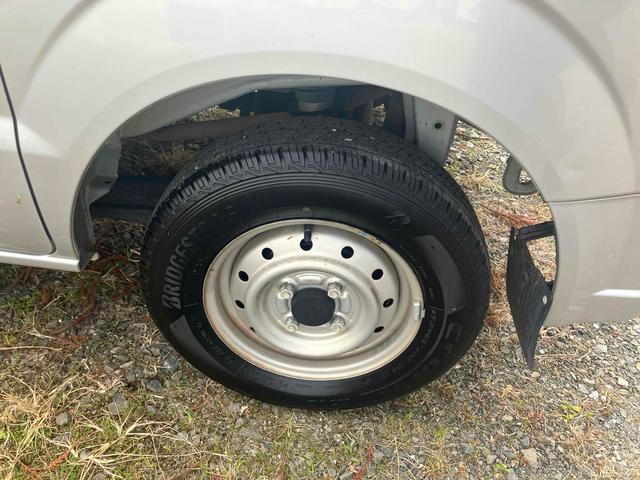 エブリイ ＰＣ　４ＷＤ　軽バン　ＡＴ　両側スライドドア　キーレスエントリー　盗難防止システム　エアコン　パワーステアリング　パワーウィンドウ　運転席エアバッグ　助手席エアバッグ（26枚目）