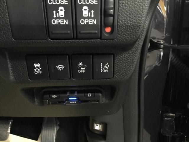 フリード＋ クロスター　メモリーナビ　ドラレコ　ＥＴＣ　ウォークスルー　両側パワースライドドア　サイドカーテンエアバック　ＬＥＤライト　リヤカメラ　地デジフルセグ　ＶＳＡ　ドライブレコーダー　ＵＳＢ接続　スマートキー（27枚目）