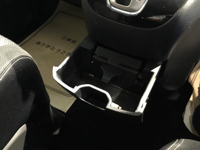 セレナ ハイウェイスターＶセレ＋セーフティＩＩＳＨＶ　メモリーナビ　フルセグ　ＥＴＣ　踏み間違い防止装置　ＤＶＤ再生可　三列シート　横滑り防止機能　インテリジェントキー　パワーステアリング　クルーズコントロール　ナビＴＶ　ＡＢＳ　キーフリー　エアコン（25枚目）