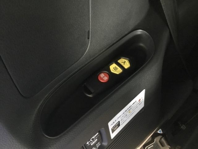 Ｎ－ＢＯＸカスタム スロープ　試乗車　禁煙車　メモリーナビ　フルセグ　リアカメラ　ＥＴＣ　ベンチシート　Ｗパワスラ　Ｂカメラ　福祉車両　ＬＥＤヘッドライト　シートヒーター　クリアランスソナー　ドラレコ　ＡＢＳ　スマートキー　ＶＳＡ（13枚目）