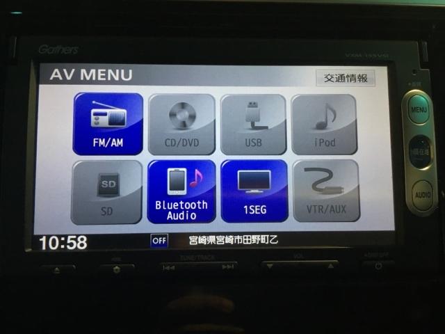 フィットハイブリッド Ｆパッケージ　メモリーナビ　ワンセグ　リアカメラ　ＥＴＣ　盗難警報装置　ＡＵＴＯエアコン　助手席エアバック　ＥＣＯＮ　リヤカメラ　ＡＢＳ付　ＤＶＤ視聴　横滑り防止システム　キーレスエントリー　運転席エアバック（17枚目）