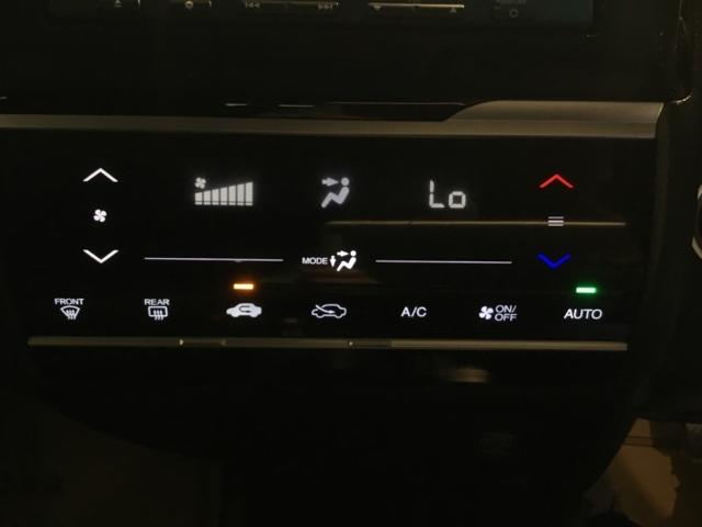 フィットハイブリッド Ｆパッケージ　メモリーナビ　ワンセグ　リアカメラ　ＥＴＣ　盗難警報装置　ＡＵＴＯエアコン　助手席エアバック　ＥＣＯＮ　リヤカメラ　ＡＢＳ付　ＤＶＤ視聴　横滑り防止システム　キーレスエントリー　運転席エアバック（19枚目）