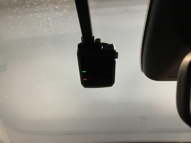 フィット ｅ：ＨＥＶホーム　ドラレコ　ＥＴＣ　ＬＥＤヘッドライト　前後誤発進抑制機能　クリソナ　助手席エアバッグ　運転席エアバッグ　ＬＥＤライト　ＵＳＢ接続　バックカメラ　ＡＢＳ　サイドエアバッグ　オートクルーズコントロール（21枚目）