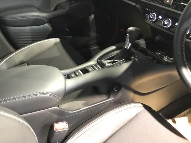 ＺＲ－Ｖ Ｘ　試乗車　禁煙車　メモリーナビ　フルセグ　リアカメラ　ＥＴＣ　クリアランスソナー　地デジ　Ｂカメ　オートクルーズコントロール　ＥＳＣ　サイドカーテンエアバック　エアコン　盗難防止装置　ＬＥＤライト（21枚目）
