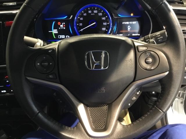 グレイス ハイブリッドＥＸ　メモリーナビ　フルセグ　リアカメラ　ＥＴＣ　ドラレコ　スマートキ－　運転席エアバッグ　Ａストップ　地上デジタル　エアコン　ＬＥＤヘッドランプ　ＤＶＤ再生可能　Ｒカメ　キーレスエントリー　シートヒータ（3枚目）