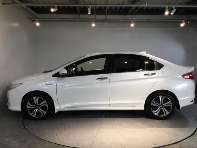 グレイス ハイブリッドＥＸ　メモリーナビ　フルセグ　リアカメラ　ＥＴＣ　ドラレコ　スマートキ－　運転席エアバッグ　Ａストップ　地上デジタル　エアコン　ＬＥＤヘッドランプ　ＤＶＤ再生可能　Ｒカメ　キーレスエントリー　シートヒータ（7枚目）